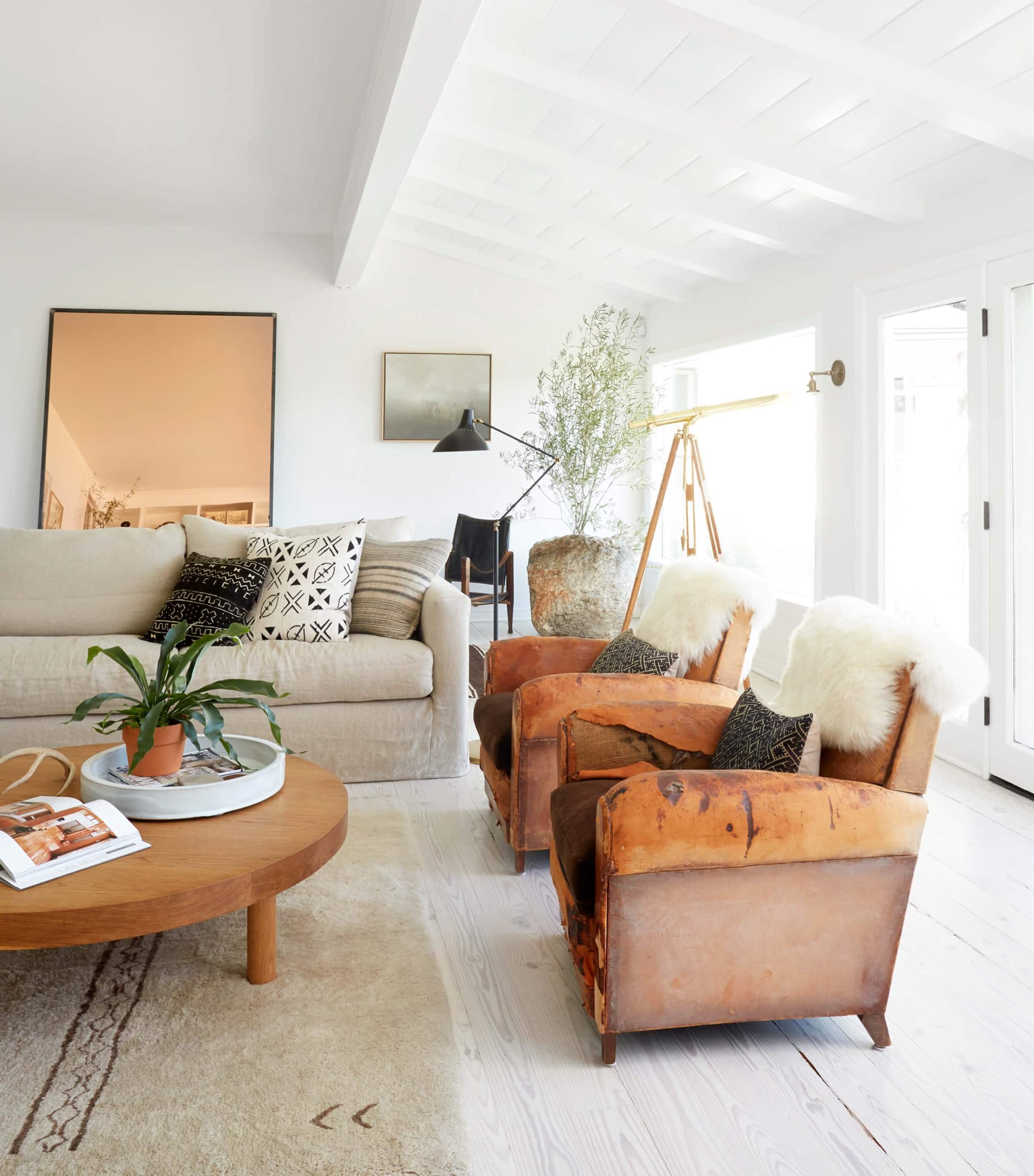 california cool living room with vintage leather armchairs and mid century lighting