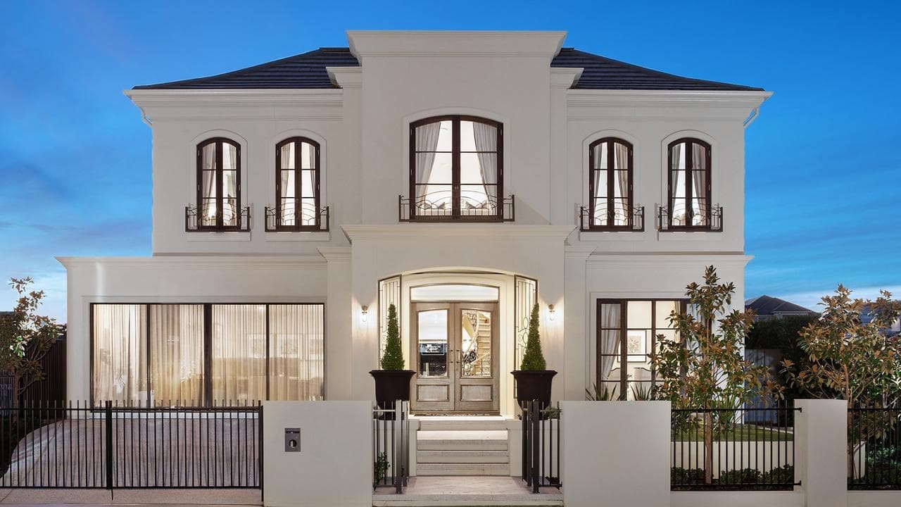metricon french provincial home facade design with juliet balcony