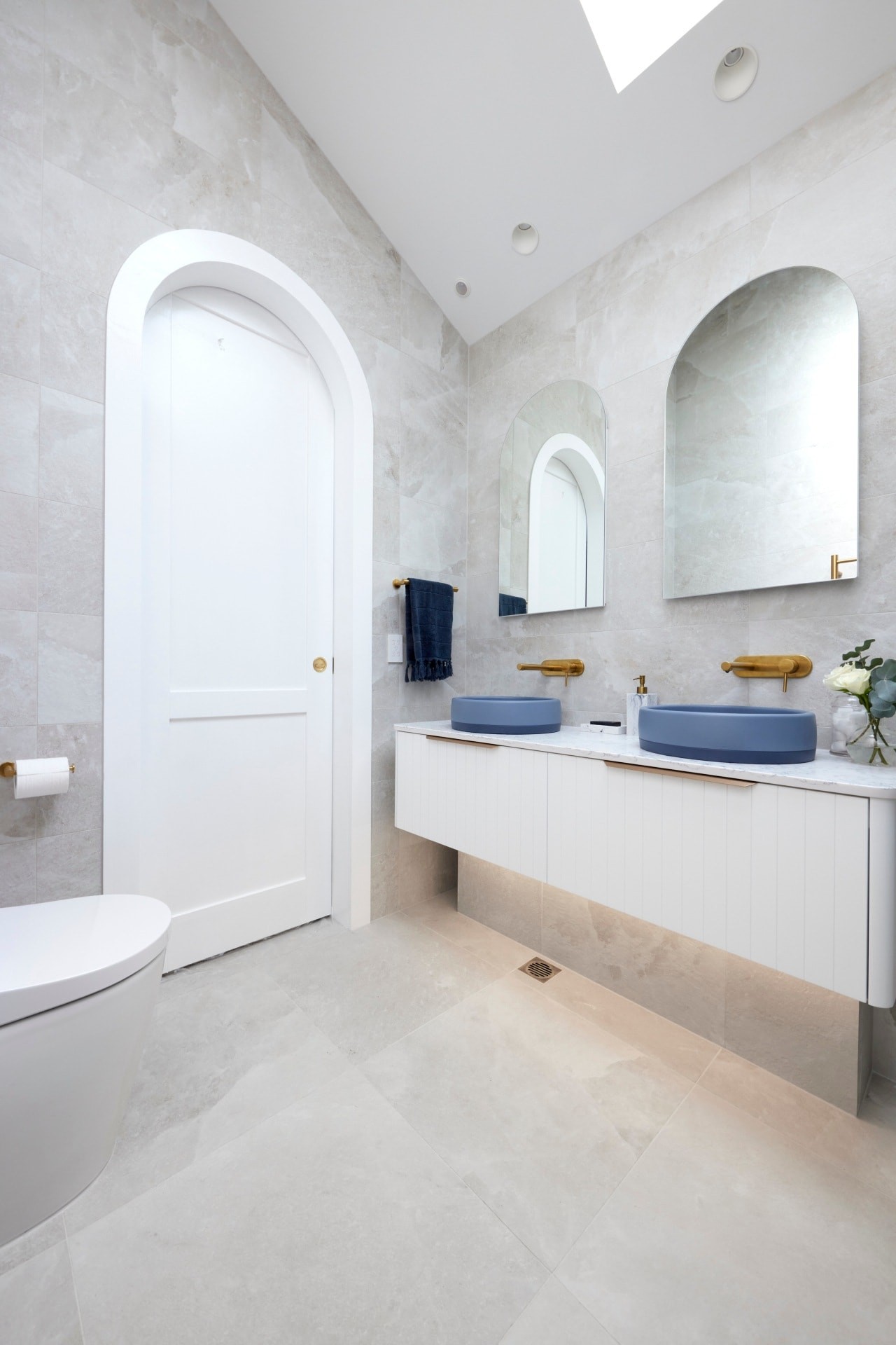 the block 2021 kirsty and jesse master ensuite with arched doorway and grey wall tiles